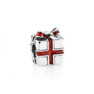 Pandora Christmas Present Charm